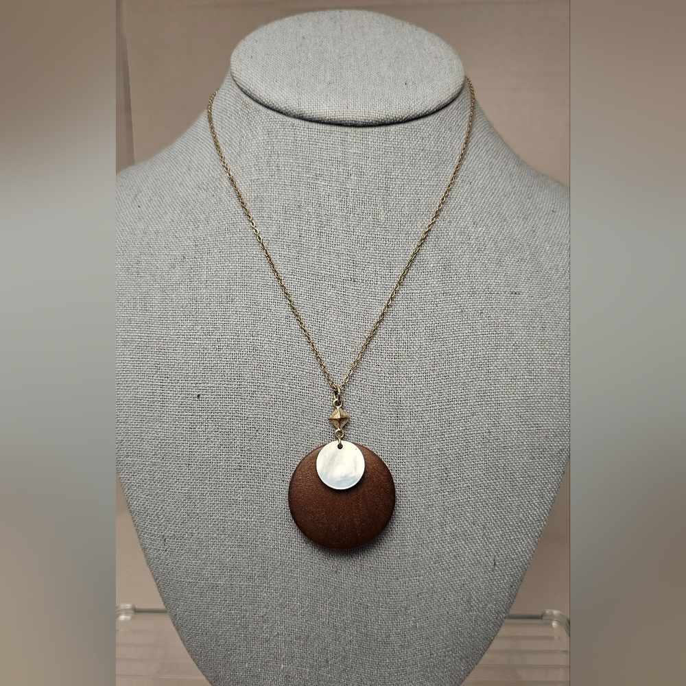 [AEO] Vintage Wooden Disc & Shell ☆ Silver Necklce